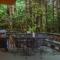 The Four Seasonal by AvantStay Hot Tub Spacious Deck Fire Pit