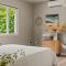 Inn the Poconos by AvantStay Private Lake Access Enclosed Hot Tub