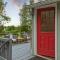 Inn the Poconos by AvantStay Private Lake Access Enclosed Hot Tub