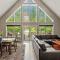 Tavern at the Woods by AvantStay Lakefront Views Hot Tub Firepit Game Room