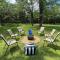 The Wooden Nest by AvantStay Deck Big Yard w Hammocks Fire Pit