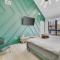 The Barn House by AvantStay Modern Outdoor Living Area Hot Tub