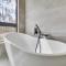 The Barn House by AvantStay Modern Outdoor Living Area Hot Tub