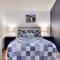 Chalet All Day AvantStay Lakeside Firepit Shared Pool