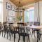 Little Red by AvantStay Peaceful Serene Cabin w Pine Tree Views - 特拉基