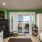 Moonlight by AvantStay Modern Home w Views Direct Access to Rockaway Beach