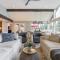 The Gem Estate by AvantStay Modern Farmhouse w Lavender Fields Hot Tub