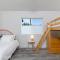 Twin Oaks Retreat by AvantStay Mins to Freeland