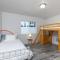 Twin Oaks Retreat by AvantStay Mins to Freeland