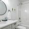 Twin Oaks Retreat by AvantStay Mins to Freeland
