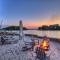 Sunset Shores Resort: The Grand House by AvantStay