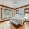 Sunset Shores Resort: The Grand House by AvantStay