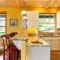 Westside Waterfront View Home - AvantStay Hot tub