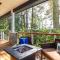 Westside Waterfront View Home - AvantStay Hot tub