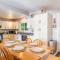 Wolf Beach Cottage by AvantStay Harbor Views