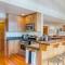 Goss Lake Chalet by AvantStay Lakefront w Dock