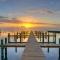 Balcony w Bay View Shared Pool Boat Dock Fat Flounder by AvantStay - Île Padre