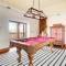 Pine Needle by AvantStay Log Cabin w Gorgeous Views Hot Tub Patio Pool Table