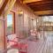 Pine Needle by AvantStay Log Cabin w Gorgeous Views Hot Tub Patio Pool Table