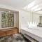 Alpenglow Chateau by AvantStay Ideal Big Bear Location w Pool Table Hot Tub - بيغ بير لاكي
