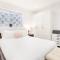Moonlight Modern by AvantStay Spectacular BeachOcean Views Footsteps from Beach and Shops - 恩西尼塔斯