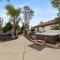 Breathtaking Meadows by AvantStay Temecula Group Retreat Pool Pickleball Firepit Hot Tub