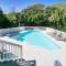 12 Dunecrest Lane by AvantStay 2 Mins to Beach w Pool BBQ - Isle of Palms