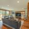 Henderson by AvantStay Lake View Walk to Beach Garwoods More
