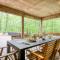 Half Moon by AvantStay 4BR Cabin w Large Deck Yard w Patio Outdoor Dining
