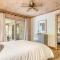 Half Moon by AvantStay 4BR Cabin w Large Deck Yard w Patio Outdoor Dining