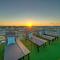 Huge Priv Rooftop w Ocean Glimpse View Pool Seaside Lookout by AvantStay - Порт-Аранзас