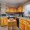 Riverfront Bend by AvantStay Private Dock Large Yard w Views Hot Tub - بيند