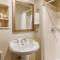 Riverfront Bend by AvantStay Private Dock Large Yard w Views Hot Tub - بيند