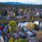 Riverfront Bend by AvantStay Private Dock Large Yard w Views Hot Tub - بيند