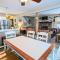 Harmony Cottage by AvantStay Lake Access Hot Tub Fire Pit Game Room