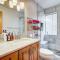 Park Ave Getaway by AvantStay Cozy Cottage Close to Main Street Town Ski Lift