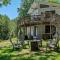 Lake It Right by AvantStay Lakefront w Dock Hot Tub Fire Pit Game Room
