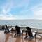 Oceanfront w Game Room Fire Pit Panoramic Views Angels Landing by AvantStay - لانغلي