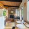 Mid-Century Beach Cabin by AvantStay Walk to Beach