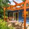Mid-Century Beach Cabin by AvantStay Walk to Beach