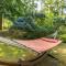 Mid-Century Beach Cabin by AvantStay Walk to Beach