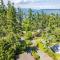 Mid-Century Beach Cabin by AvantStay Walk to Beach