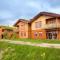 Perfectly Located with Ski Access and Sauna - بيتوستول