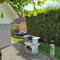 "ZeeLandZon" Holiday home by the lake with Jacuzzi and Sauna