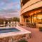 Sunbeam by AvantStay Elegant Private Desert Home w Infinity Pool Spa View