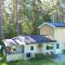 Gorgeous Home In Fristad With Wifi - Tämta