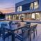 4 Bedroom Stunning Home In Rakalj