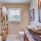 Honomu Home with Screened Lanai and Ocean Views! - Pepeekeo