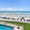 Beachfront Condo - Pool, BBQ & Steps from Flagler Ave - نيو سميرنا بيتش