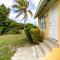 Tropical Bottle Creek Stay & Onsite Parking - Whitby